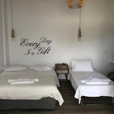Flisvos Beach Surf House *